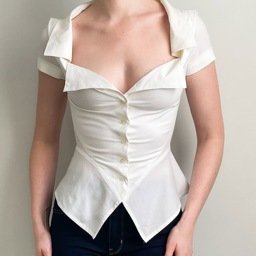 thevwarchives's tweet photo. Vivienne Westwood knew what she was doing with this neckline https://t.co/V9Ki1L7QLb