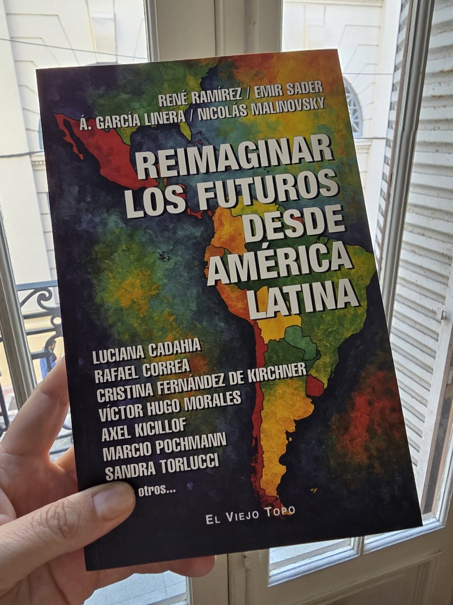 compaiRENE's tweet photo. Habemus libro... porque frente al fascismo neoliberal, ¡nadie se cansa! 👊🏾👊🏾👊🏾 
#ResistenciaCultural #PensamientoCrítico
#GeneralIntellect https://t.co/OUb7gzWzMP