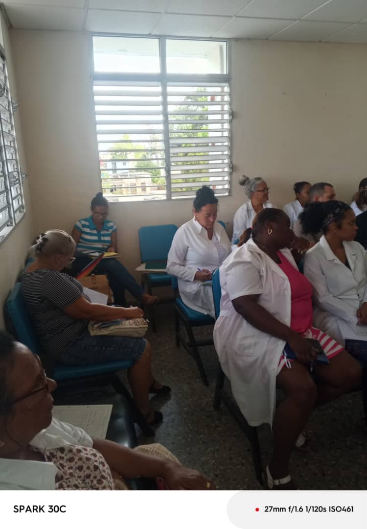 El Programa Materno Infantil es una prioridad para nuestro sistema de salud, hoy nos encontramos en Arroyo Naranjo con todo el equipo para el análisis de los indicadores del mismo. 
#LaHabanaEsSalud 
#CubaPorLaVida