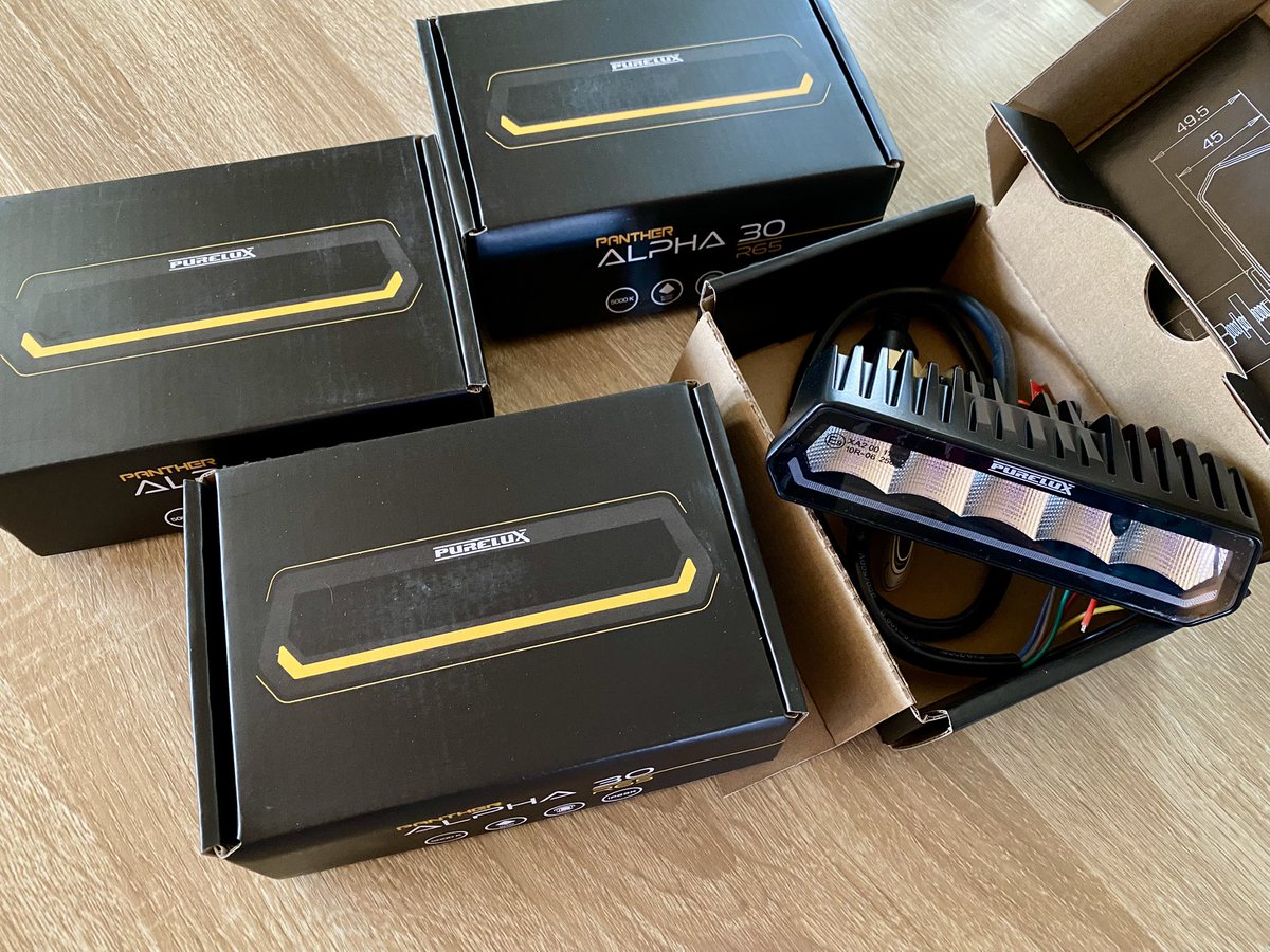 Truckergirl10's tweet image. A few new work lights for my Jeep. And a bag of ducks, because it's spring and all the Jeeps are popping out of hiding here in Finland 😂 🇫🇮 
#Jeep