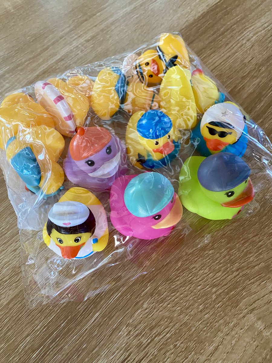 Truckergirl10's tweet image. A few new work lights for my Jeep. And a bag of ducks, because it's spring and all the Jeeps are popping out of hiding here in Finland 😂 🇫🇮 
#Jeep