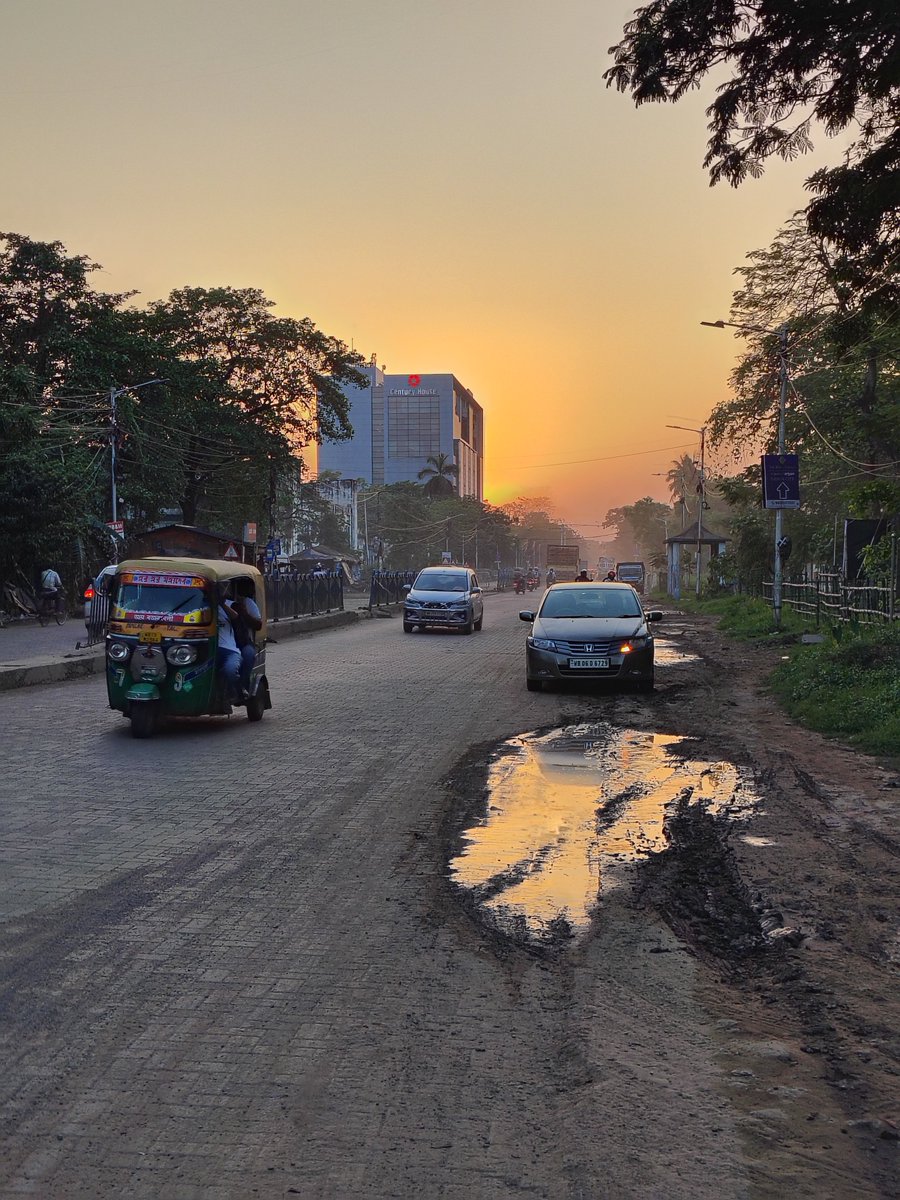 Gramergolpo's tweet image. Beautiful sunset #kolkata