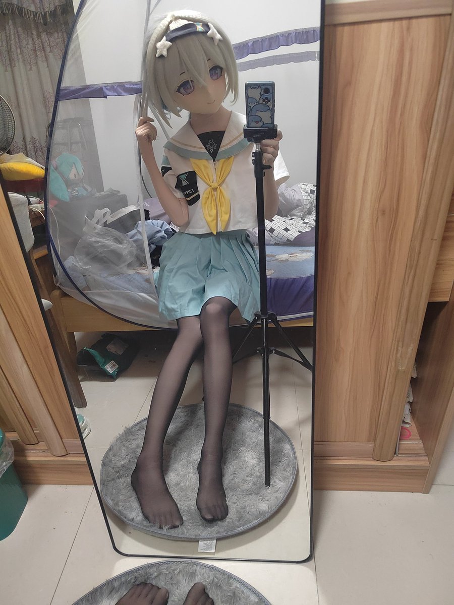 arcute56's tweet photo. 小卖部老板娘在猫旁边又栓了条狗，一靠近就低吼，以后都没有免费的猫可以摸了😡 https://t.co/1cqlHfZltJ