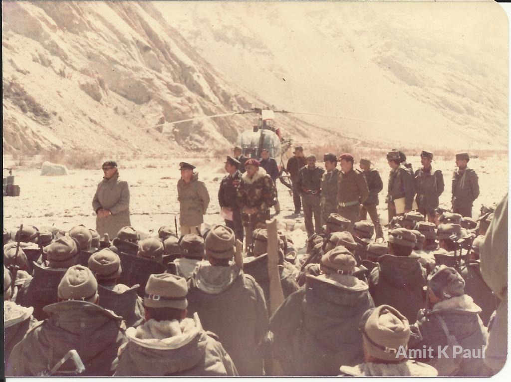 theamitkpaul's tweet photo. A rare picture of the final briefing before the launch of #OperationMeghdoot on 13 April 1984 and India's mission to #Siachen. Lt Gen Hoon is adressing the men. AVM Dalaya can be seen. Can you guess the other's? https://t.co/w8b8NxP7iS