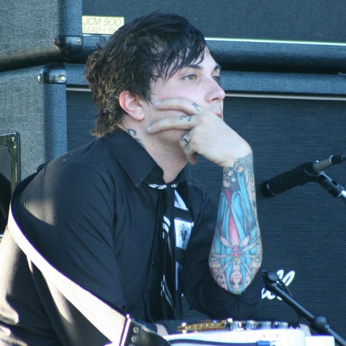 acervo frank iero tweet media