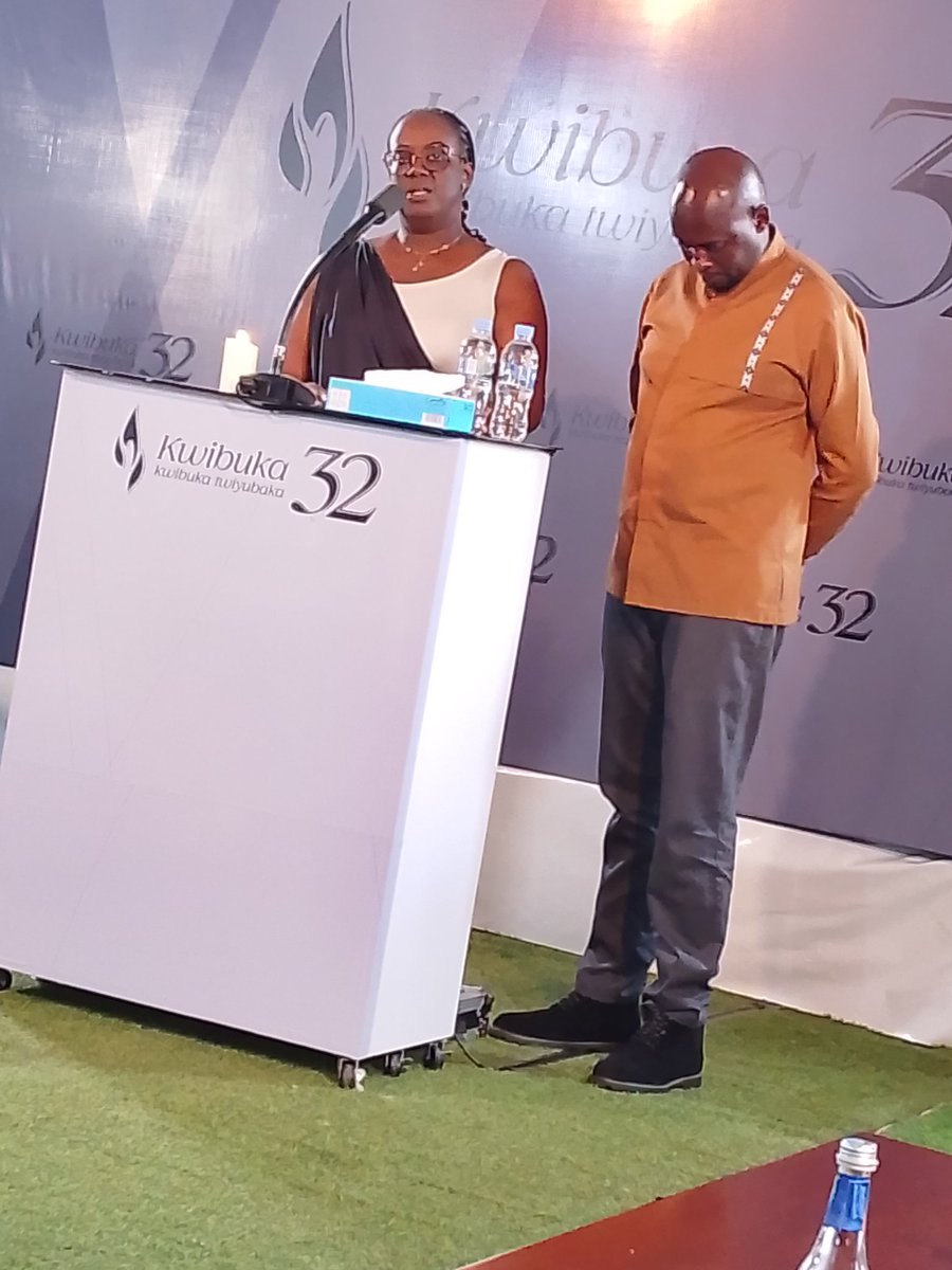 Uyu munsi twibutse abanyamakuru bishwe mu gihe cya Jenoside yakorewe Abatutsi. Mubo twibutse harimo Vincent Shabakaka wayoboraga ikinyamakuru Kiberinka. Nashimishijwe no kubona abana be barokotse. 

Mu Kinyamakuru Kiberinka No 7 cyo ku wa Werurwe 23, 1992. Vincent Shabakaka
