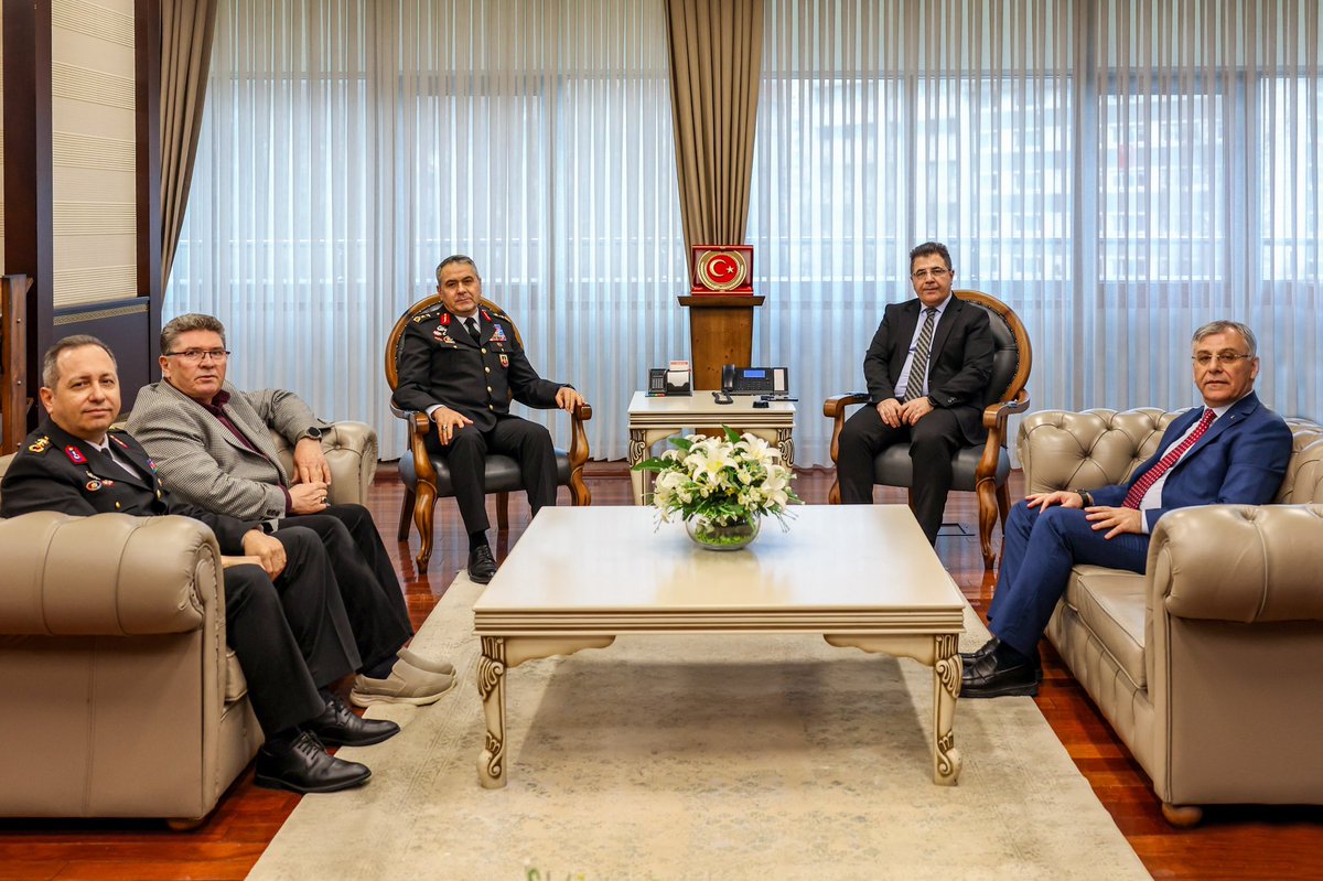 Genel Müdürümüz Çelebi Yılmaz, Jandarma Genel Komutanlığı Asayiş Başkanı Tümgeneral Sayın Murat Bulut, Diyanet İşleri Başkan Yardımcısı Sayın Fatih Mehmet Karaca ve Jandarma Genel Komutanlığı Asayiş Başkanlığı CTE Daire Başkanı Jandarma Albay Sayın Cüneyt Ağaça’yı makamında
