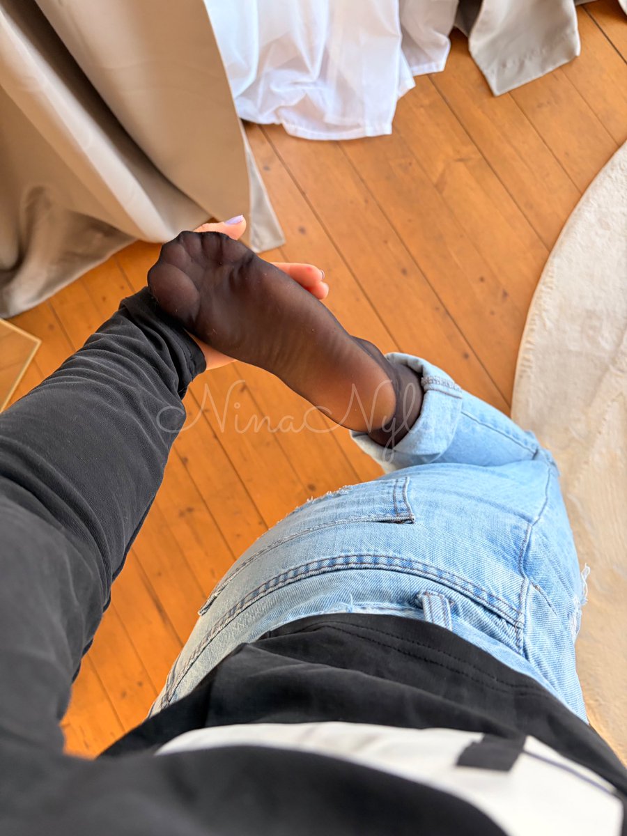 Ninanylonfeet's tweet photo. Silky sweaty  soles 🤭👣 https://t.co/R4CKWrP0Db