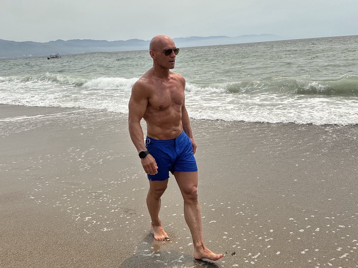 AgelessMeta's tweet image. Working out is only one part of the equation of my plan to achieve optimal health.
A change to a ( primarily) plant based diet has had a major impact on my energy levels and overall health.

 I want to stick around as long as possible to watch this kid.

#BuiltToLast #Ageless