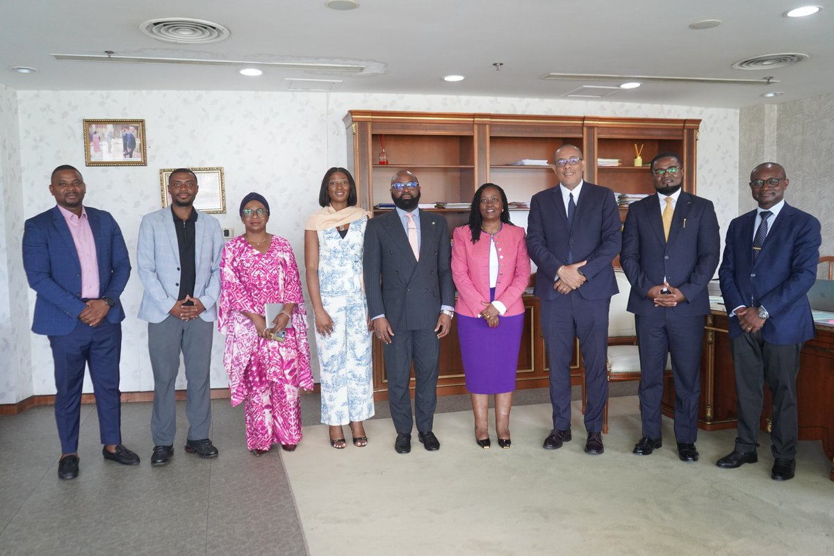 UNDP_EG's tweet image. 🤝 Juntos hacia un futuro energético sostenible

El Viceministro de Electricidad y Energías Renovables🇬🇶, @CesarHinestrosa, se reunió hoy con @betty_wabunoha, Representante del #PNUD, para impulsar el reforzamiento del borrador del marco legal en material de energías renovables.