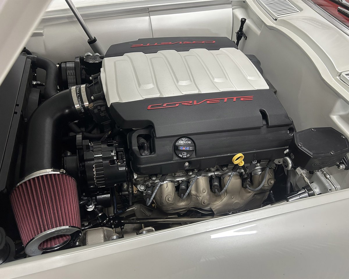 Barrett_Jackson's tweet image. Built to drive, not just admire. This 1967 @Chevrolet #Corvette custom convertible is powered by a Gen V LT1 direct injection #V8 engine paired with a 4L70E automatic overdrive transmission. Selling with No Reserve at the 2026 #PalmBeach Auction.

More: bit.ly/PB26TW-1967Che…