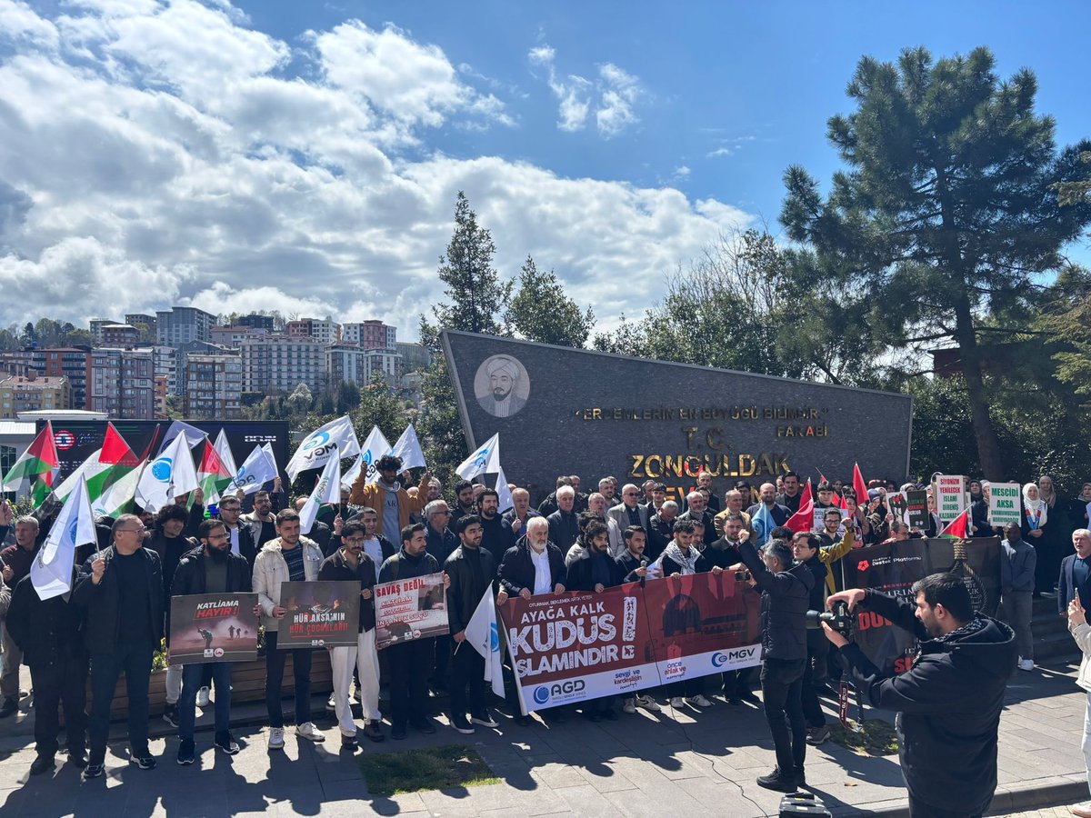 tugvazonguldak's tweet photo. 📍 Filistin’e Destek Platformu ile omuz omuza, yaşanan zulme karşı tek yürek olduk.
Hakkın ve adaletin yanında durmaya kararlıyız.
Susmadık, susmayacağız! 🇹🇷🇵🇸

#Filistin #Gazze #İnsanlık #TÜGVA #Zonguldak https://t.co/n5dQe5pLWu