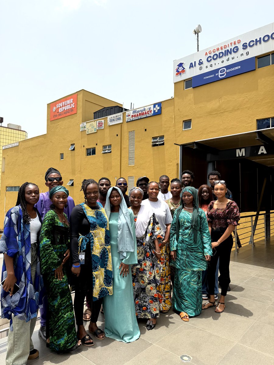 sqicict's tweet photo. Ọjọ́ Jímọ̀ vibes from Dugbe 🌿✨

Dressed in culture, walking in pride.
Àṣà kì í tán l’ẹwà, whoever knows how to carry it becomes royalty in their own eyes.👑
 
Dugbe campus never misses! https://t.co/MCkcJjUJMf