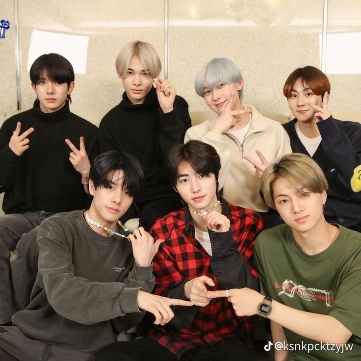 𝓢un ♡ 𝙀𝙉𝙃𝙔𝙋𝙀𝙉 𝙄𝙎 𝙎𝙀𝙑𝙀𝙉 tweet media