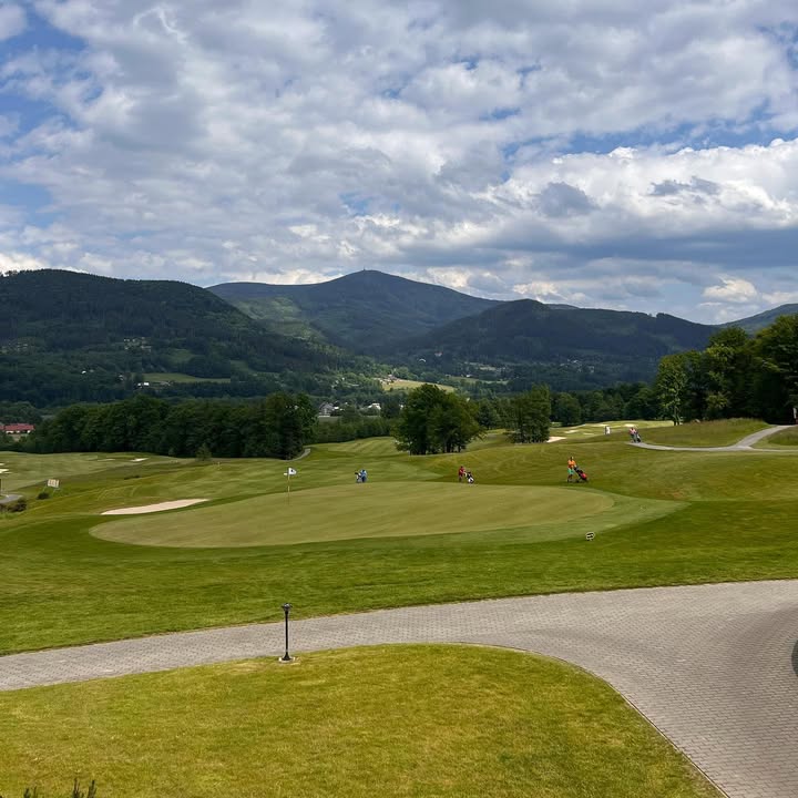 Good morning, everyone. It's golf time today.⛳️🏌️‍♀️