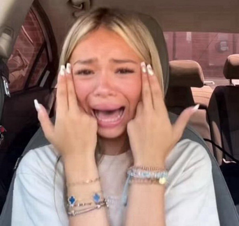 noooo amiga voy a ver a jk no te la puedo creer VOY A VER A JUNGKOOK AAAAAH