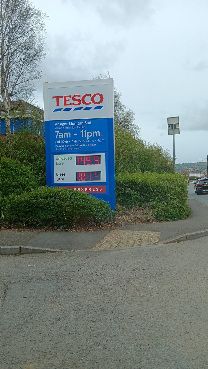 jane_turney's tweet image. Cardigan  Tesco 
Got more expensive further towards Shropshire #fuelprice