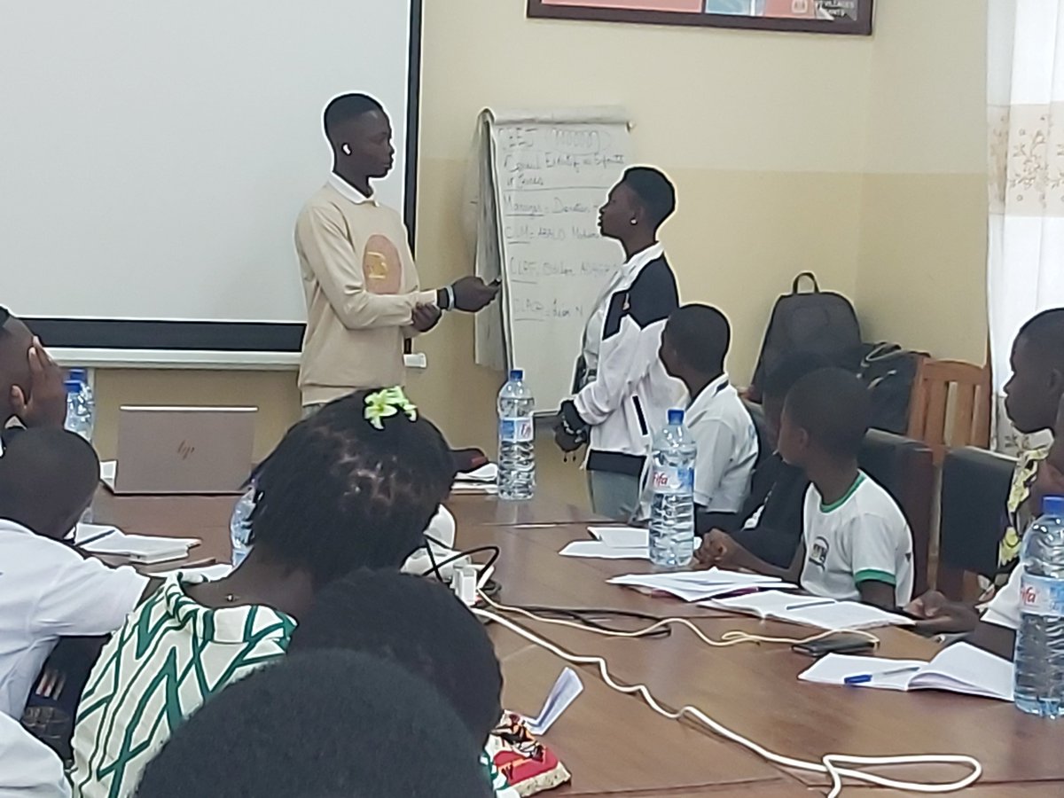 SOSBENIN's tweet photo. 🎙️ À Dassa, 30 enfants des villages SOS vivent une immersion journalistique avec Radio SOS – La Voix des Enfants.

🎧 Interviews, reportages, studio radio : une expérience qui renforce confiance, esprit critique et engagement.

👉 https://t.co/g3HG5bAIdG https://t.co/l0nhi0YXIm