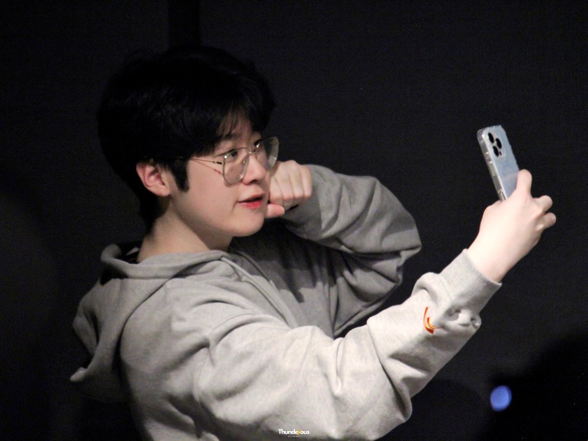 Thunderous Zeus tweet media