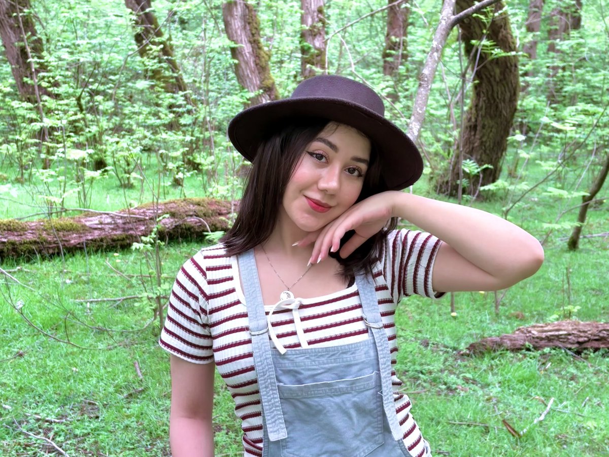 حــورا tweet media