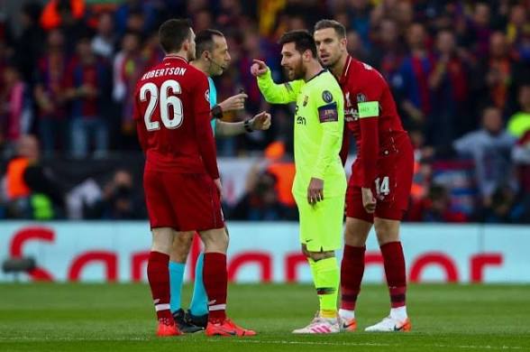 EoPius's tweet photo. @premierleague And yeah, he notoriously clippped Lionel Messi on the back of the head during Liverpool's famous 4-0 comeback against Barcelona in 2019.
😋😋😋 https://t.co/OcLlrqaeUn