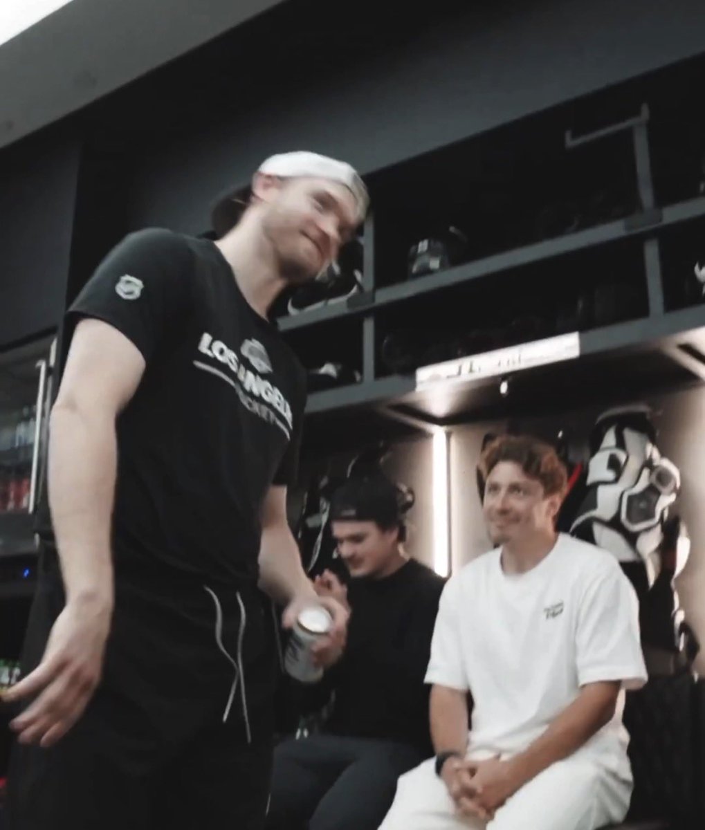 kingsDMme's tweet photo. I also look at Joel Armia like this https://t.co/dtd02yjigl