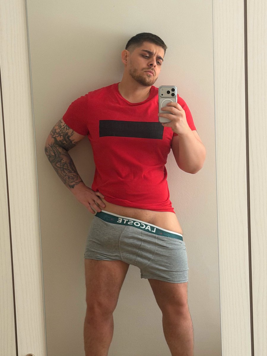 xVarello tweet media