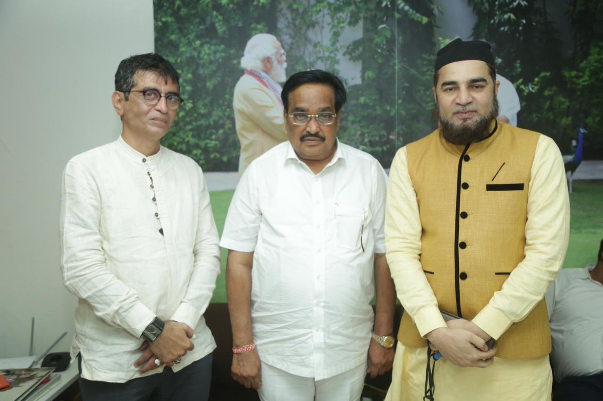 MSufiSaint's tweet photo. 💐 हार्दिक बधाई एवं शुभकामनाएँ 💐
हमें यह जानकर अत्यंत हर्ष और गर्व हो रहा है कि भारतीय जनता पार्टी ने नवसारी के कर्मठ और लोकप्रिय नेता, आसिफ भाई बड़ौदावाला जी (जिला भाजपा अल्पसंख्यक मोर्चा अध्यक्ष) को आगामी महानगर पालिका चुनाव हेतु अपना प्रत्याशी नियुक्त किया है।
आसिफ भाई की जनसेवा के प्रति निष्ठा, संगठनात्मक कौशल और समाज के हर वर्ग को साथ लेकर चलने की उनकी कार्यशैली आज इस महत्वपूर्ण जिम्मेदारी के रूप में फलीभूत हुई है!
@narendramodi @CRPaatil