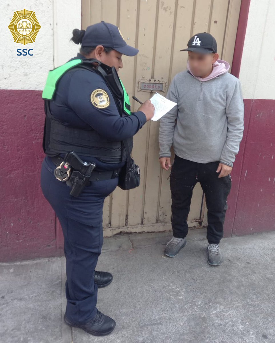 SSC_CDMX's tweet image. #CasaXCasa | Con los recorridos de vigilancia y seguridad que nuestros compañeros del sector #Congreso realizan todos los días en la #ZonaNorte incrementamos las acciones de prevención para inhibir las conductas delictivas y brindar atención oportuna a la comunidad.