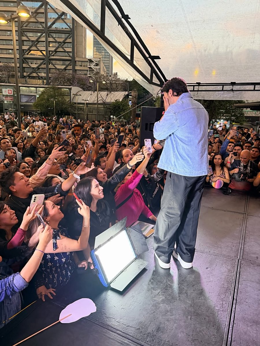 Luis Fonsi tweet media