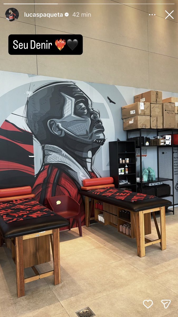 Paquetá compartilhou uma imagem de seu Denir eternizada dentro do CT do Flamengo. 🥹