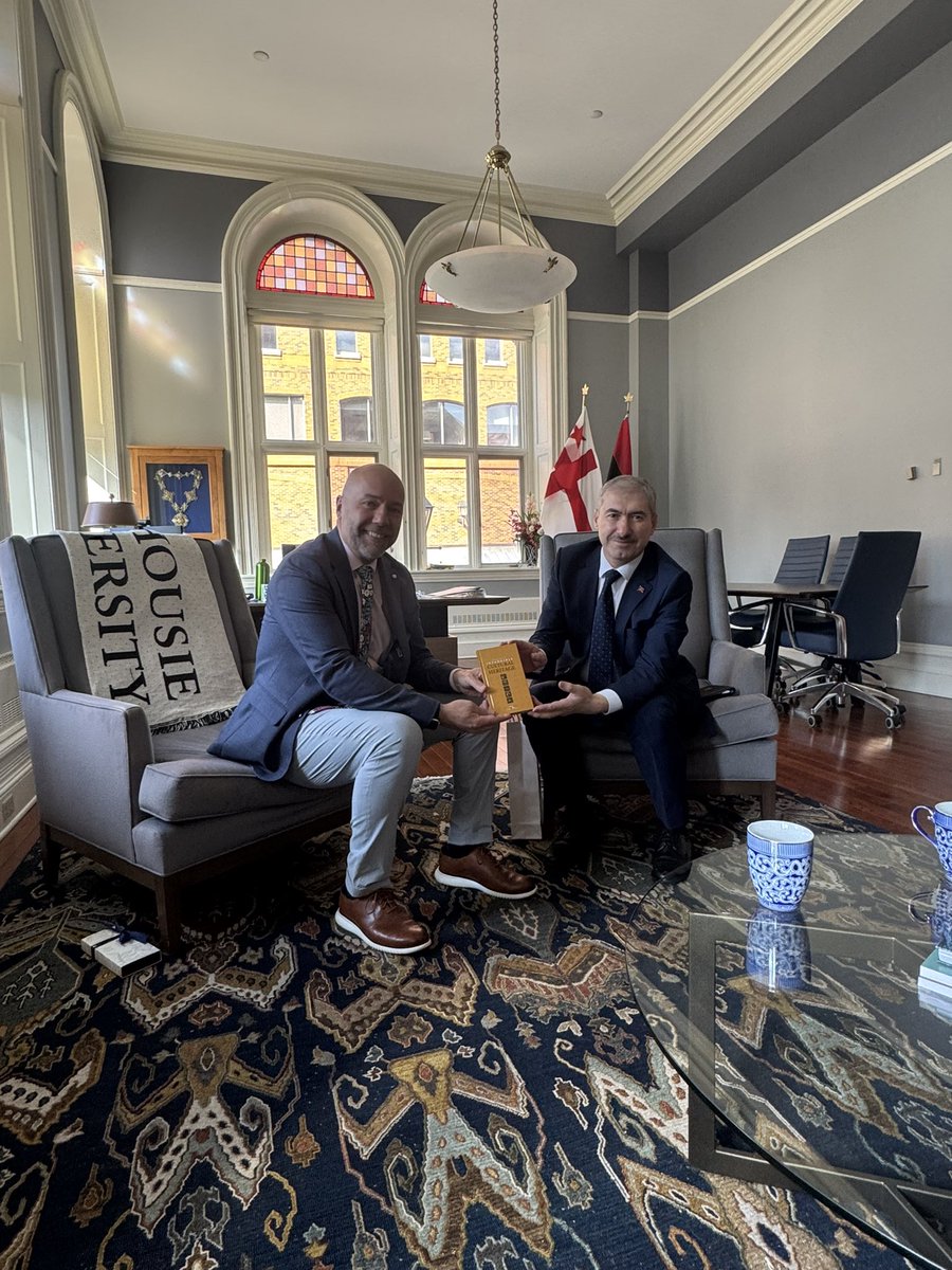 TC_MontrealBK's tweet image. Başkonsolos Dr. Zeki Öztürk, Halifax Fahri Başkonsolosu Sayın Ali Çınar ve Nova Scotia Türk Derneği  Başkanı Sayın Burcu Kaptan ile birlikte #Halifax Belediye Başkanı Sayın @AndyFillmoreHFX’ye nezaket ziyaretinde bulunmuştur.

Nazik evsahipliği  ve  Sayın Başkana teşekkür ederiz.