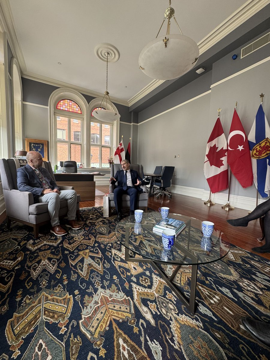 TC_MontrealBK's tweet image. Başkonsolos Dr. Zeki Öztürk, Halifax Fahri Başkonsolosu Sayın Ali Çınar ve Nova Scotia Türk Derneği  Başkanı Sayın Burcu Kaptan ile birlikte #Halifax Belediye Başkanı Sayın @AndyFillmoreHFX’ye nezaket ziyaretinde bulunmuştur.

Nazik evsahipliği  ve  Sayın Başkana teşekkür ederiz.