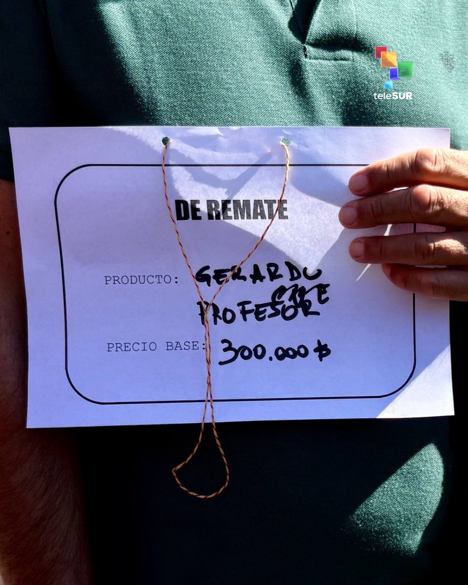 telesurenglish's tweet image. 📌Universities in #Argentina are now in their third week of a national strike, demanding the implementation of the #university funding law and wage increases, despite a recent ruling by the Federal Administrative Court that found in their favor. 

📌The government, which cites