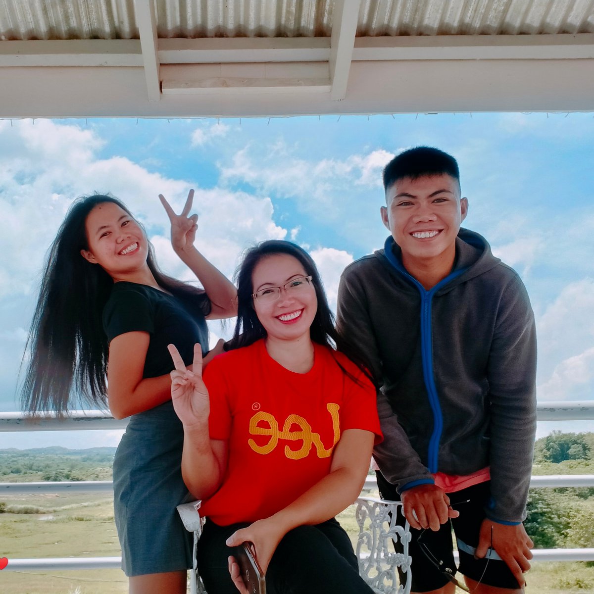 UoPeople's tweet image. Happy Siblings Day from all of us at UoPeople 💜 Tag a sibling or someone who’s supported your journey. #UoPeople #SiblingsDay #Community #StudentJourney