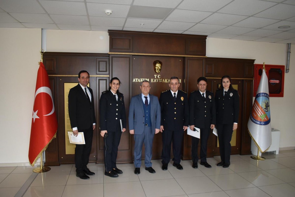 TC_Atakum's tweet photo. Emniyet Teşkilatının 181. kuruluş yılı  kapsamında İlçe Emniyet Md. Hanefi Kabaoğlu ve İlçe Emniyet Personelleri Kaymakamımız Sn Murat Bulacak’ı ziyaret etti. Kaymakamımız ziyaretten duyduğu memnuniyeti dile getirerek Emniyet Teşkilatımızın 181. Yılını kutladı ve başarılar diledi https://t.co/4eGEyF1Dwv