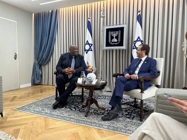 A Political Economist tweet media