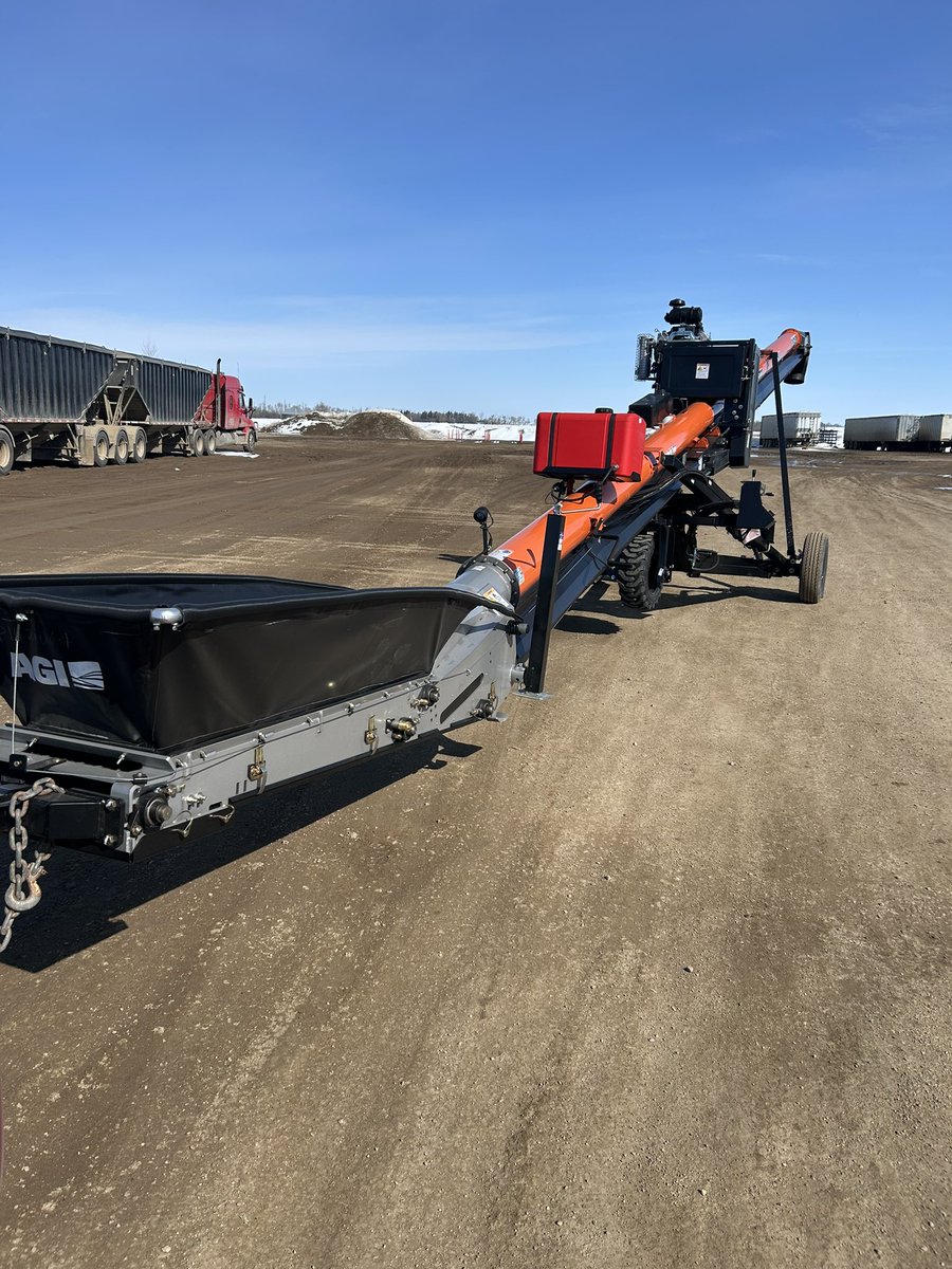 shymmer33's tweet photo. Seeing more of a transition with stainless steel ends for customers on conveyors. Great decision for your business/farm as the two ends is where you see the most wear and tear from fertilizer, if not cleaned properly! #Batco #Fertilizer https://t.co/jx1jAYvdSa