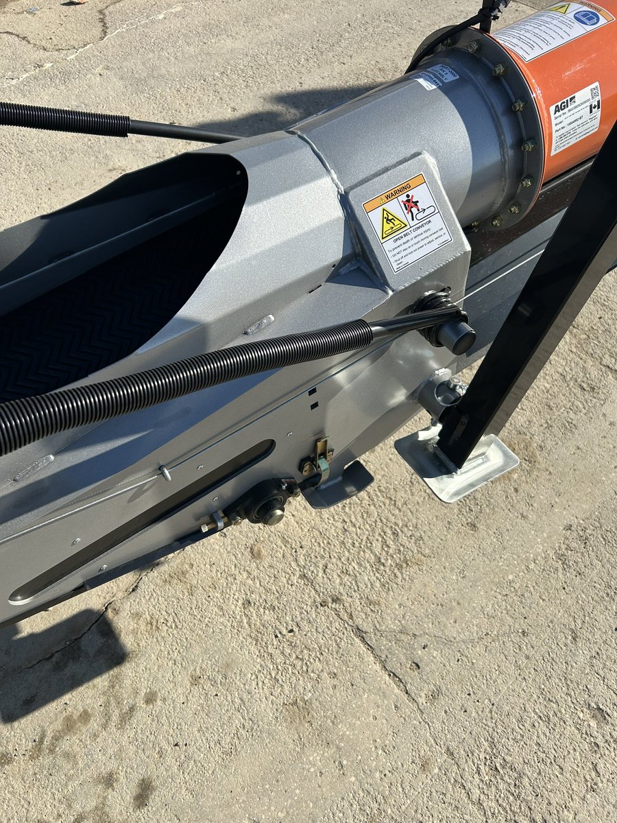 shymmer33's tweet photo. Seeing more of a transition with stainless steel ends for customers on conveyors. Great decision for your business/farm as the two ends is where you see the most wear and tear from fertilizer, if not cleaned properly! #Batco #Fertilizer https://t.co/jx1jAYvdSa