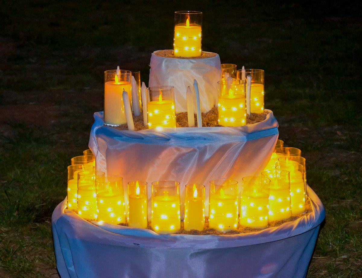 Ku mugoroba wo kuri uyu wa Gatanu, mu Murenge wa Kiziguro hakozwe urugendo n'ijoro ryo Kwibuka ku nshuro ya 32 Jenoside yakorewe Abatutsi, "Kwibuka twiyubaka" @unity_MemoryRw #Kwibuka32