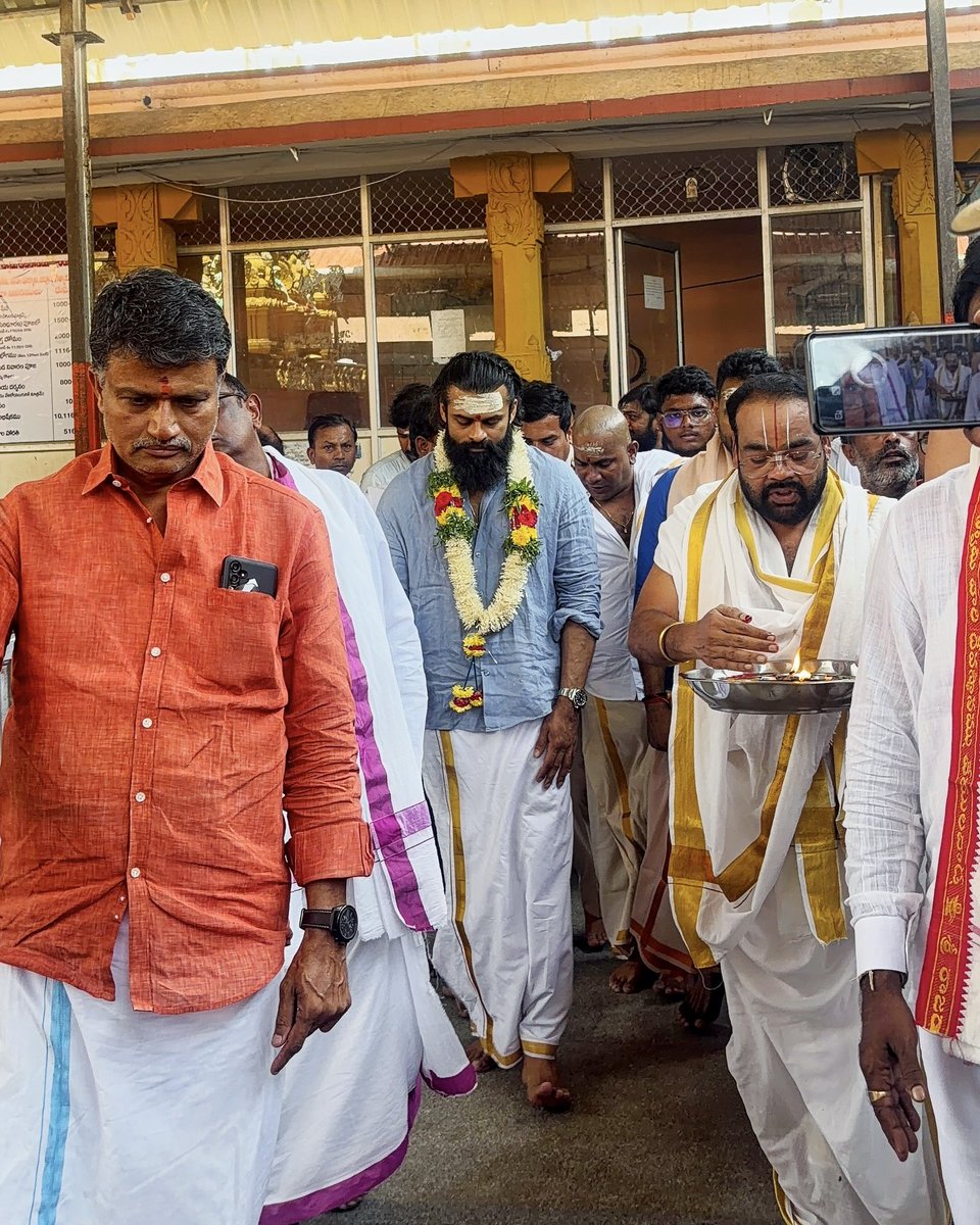 SaiDharamTej_FC's tweet photo. The Sacred Path of Supreme Hero ✨

@IamSaiDharamTej’s divine trips to Vemulavada &amp; Kondagattu is a beautiful reflection of belief, love, and spiritual connection 🙏❤️

#SaiDurghaTej receives holy blessings..

#SaiDharamTej https://t.co/RzMJZZj6c6