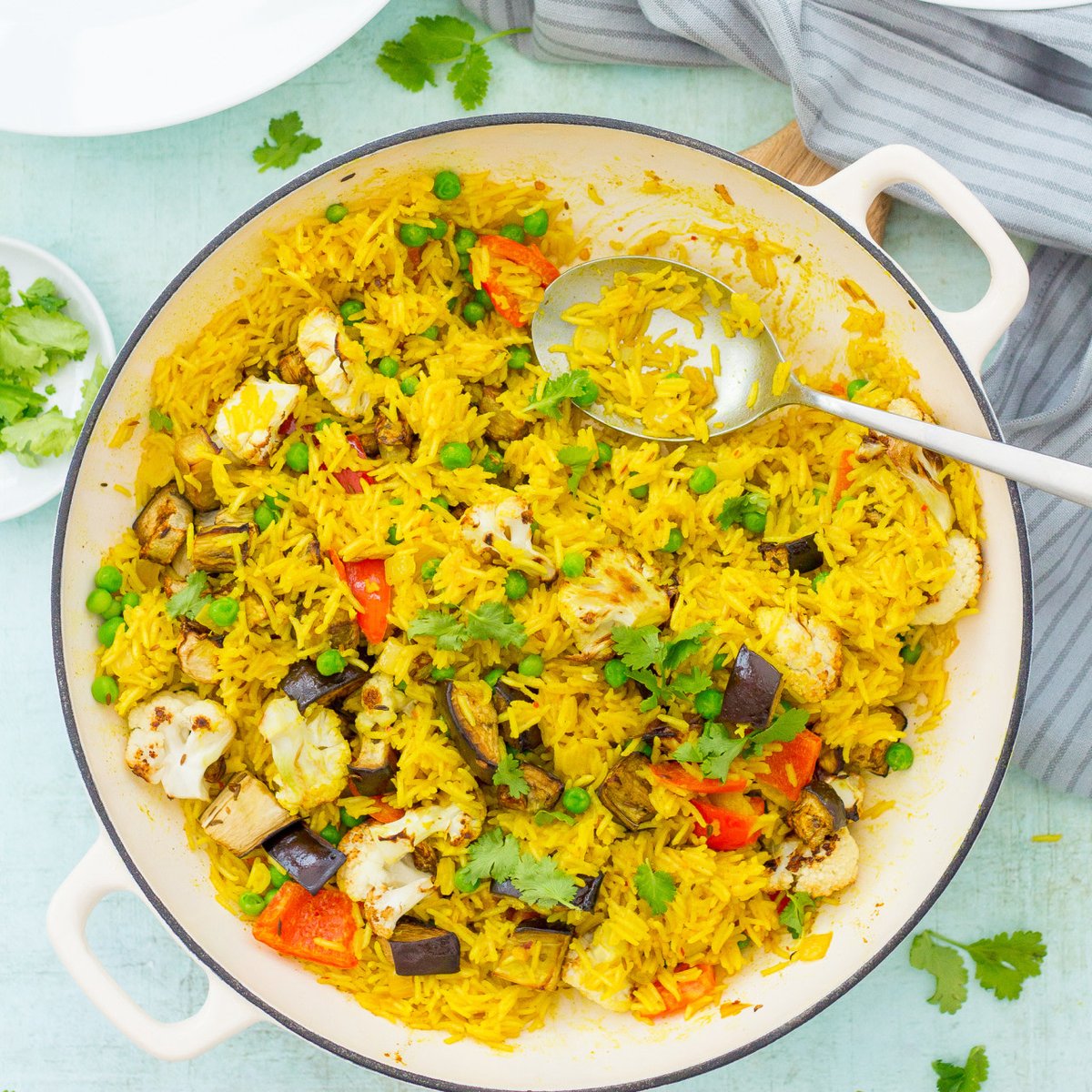 easypeasyfoodie's tweet image. Packed full of flavour and healthy vegetables this Easy Vegetable Biryani is quick, simple and delicious – the perfect midweek meal! 

GET THE RECIPE =&amp;gt; bit.ly/2MnBMO4 

#vegan #vegetarian #midweekmeals #easydinners