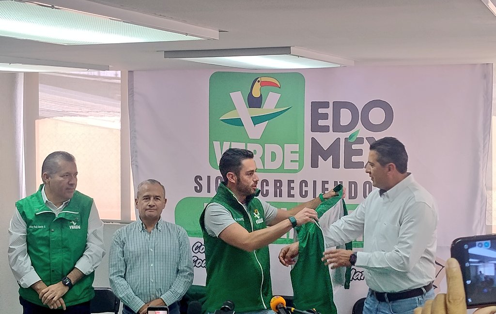 cadenapolitica's tweet image. 🟢 #Adhesión | Abuzeid Lozano Castañeda (@abuzeidLozanomx) se suma a las filas del Partido Verde Ecologista de México (@partidoverdemex) en el Estado de México.

El acto fue encabezado por Pepe Couttolenc (@pepecouttolenc), dirigente estatal del partido.

📍 En Ixtlahuaca, el