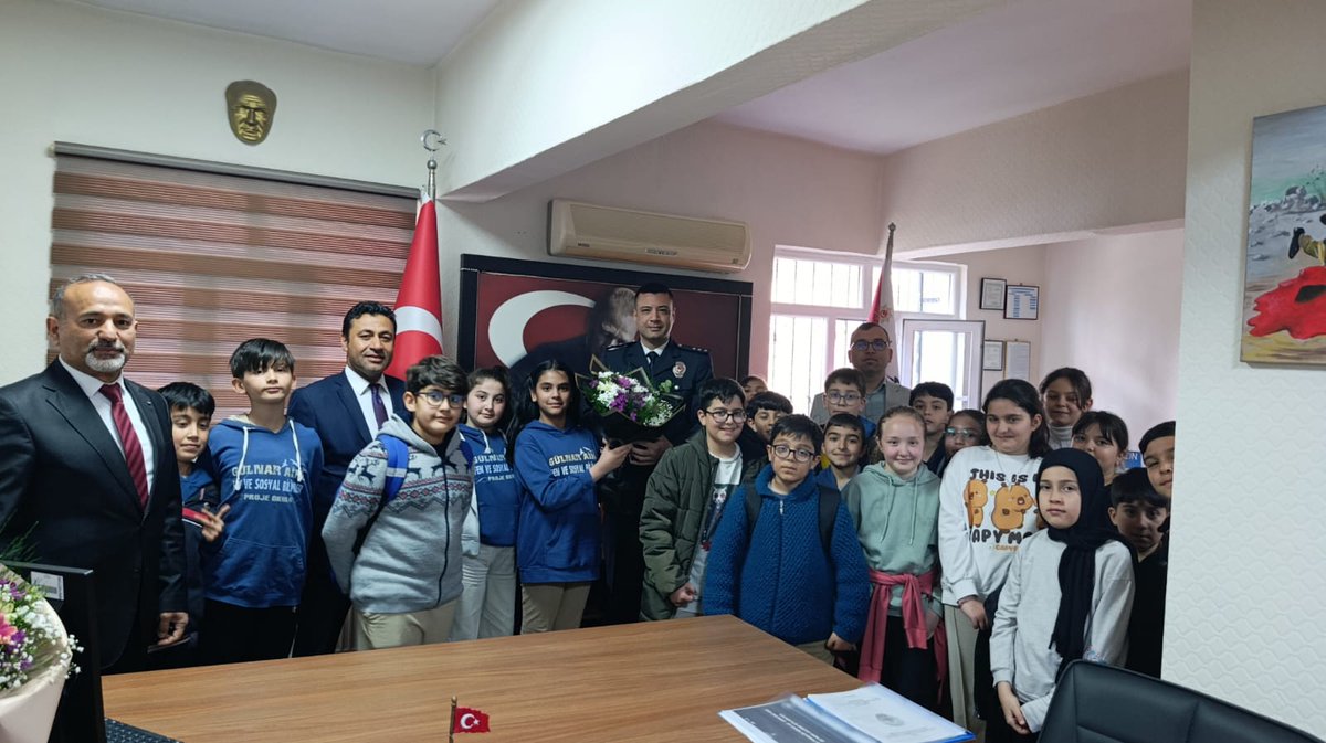 GulnarHatip's tweet photo. Milletimizin huzur ve güvenliği için gece gündüz demeden fedakârca görev yapan kahraman emniyet teşkilatımızın Polis Haftası’nı İlçe Müdürümüz Sn.Hüseyin KADİM ve öğrencilerimizle Emniyet Amirliğini Ziyaret edip kutladık.
@ismailsnl04
@Muhammed0744
@h_kadim33
#PolisHaftası https://t.co/h8FB518bEj