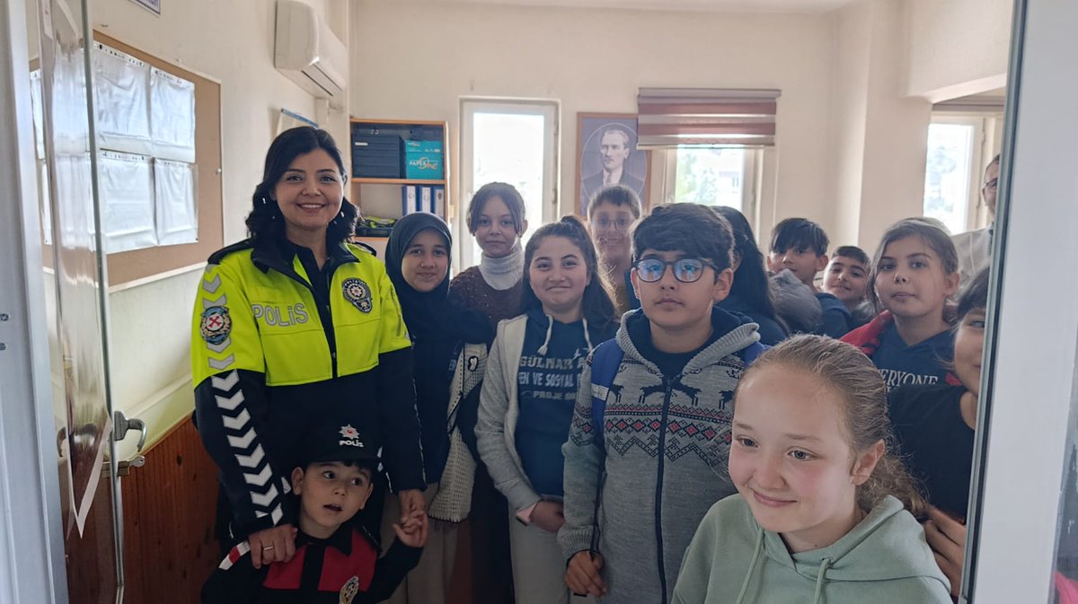 GulnarHatip's tweet photo. Milletimizin huzur ve güvenliği için gece gündüz demeden fedakârca görev yapan kahraman emniyet teşkilatımızın Polis Haftası’nı İlçe Müdürümüz Sn.Hüseyin KADİM ve öğrencilerimizle Emniyet Amirliğini Ziyaret edip kutladık.
@ismailsnl04
@Muhammed0744
@h_kadim33
#PolisHaftası https://t.co/h8FB518bEj