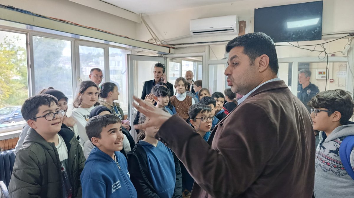 GulnarHatip's tweet photo. Milletimizin huzur ve güvenliği için gece gündüz demeden fedakârca görev yapan kahraman emniyet teşkilatımızın Polis Haftası’nı İlçe Müdürümüz Sn.Hüseyin KADİM ve öğrencilerimizle Emniyet Amirliğini Ziyaret edip kutladık.
@ismailsnl04
@Muhammed0744
@h_kadim33
#PolisHaftası https://t.co/h8FB518bEj