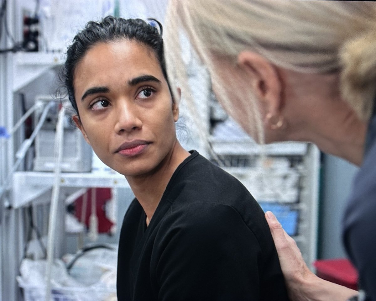 the Pitt está focando tanto no Robby ir de arrasta mas e se for a Samira?

não tem ninguém indo atrás dela conversar, ou entender de vdd o q está acontecendo. Todos os outros personagens que deram uma surtada (Langdon, Trinity e Mel) tinham alguém do lado, mas Samira está isolada