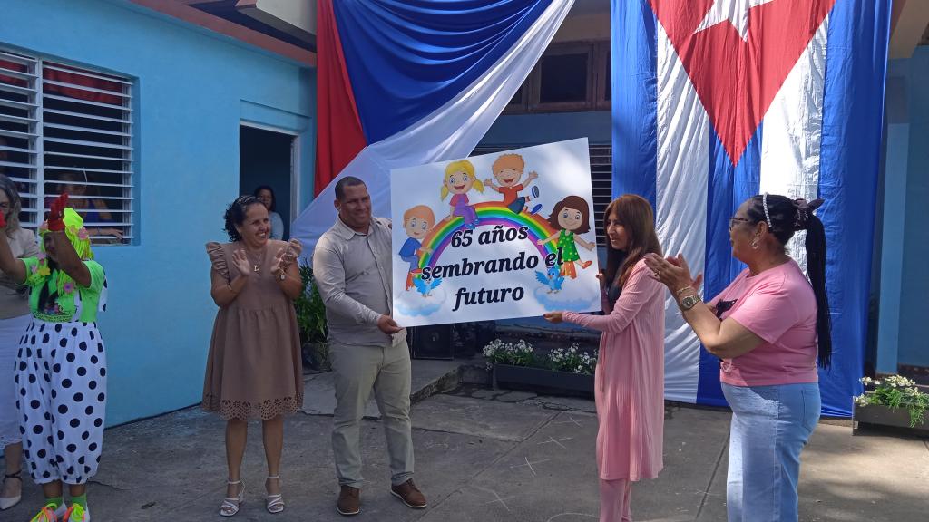 En Florida sede del Acto Provincial por el 65 Aniversario de la creación de los Círculos Infantiles.
"Muchas felicidades a esta #ObraDeInfinitoAmor"
#Vilma #FidelPorSiempre #PorCamagueyTodo