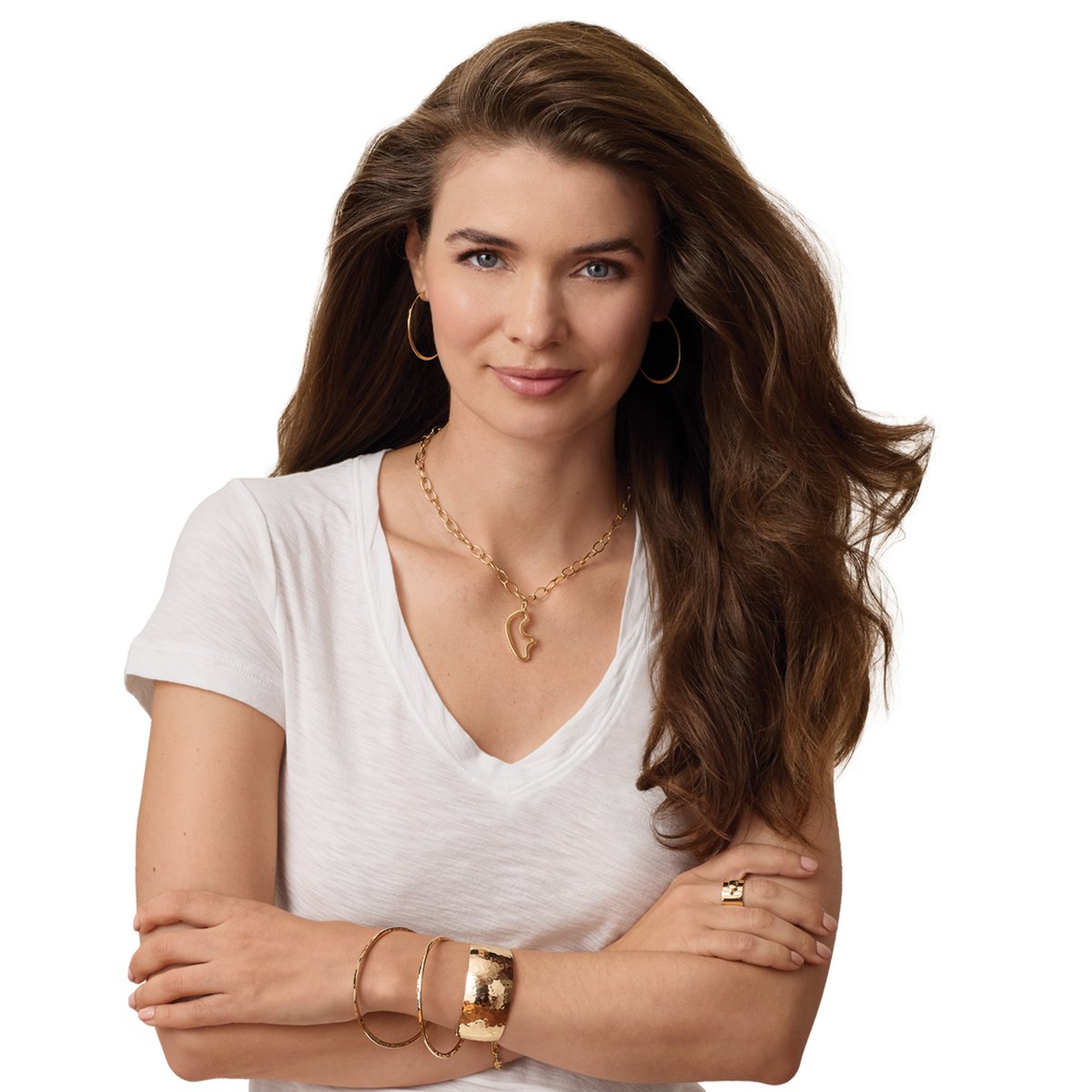 A bold silhouette Bear hangs on an open link 14k yellow gold chain.
Shop Now: bit.ly/4dUxg8m