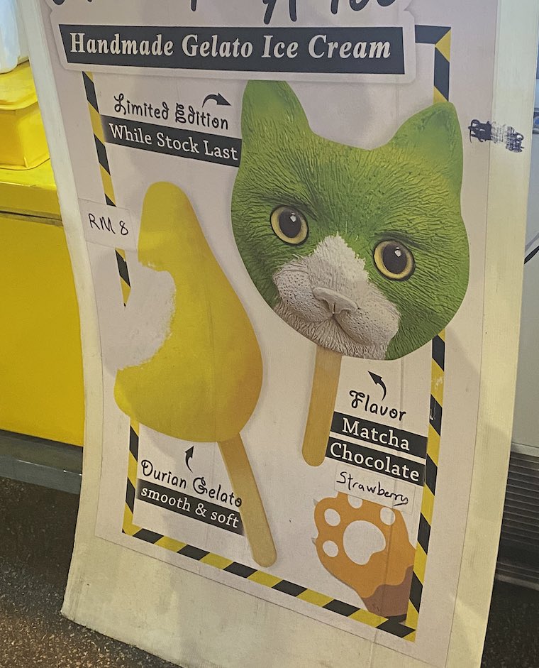 みけこ tweet media